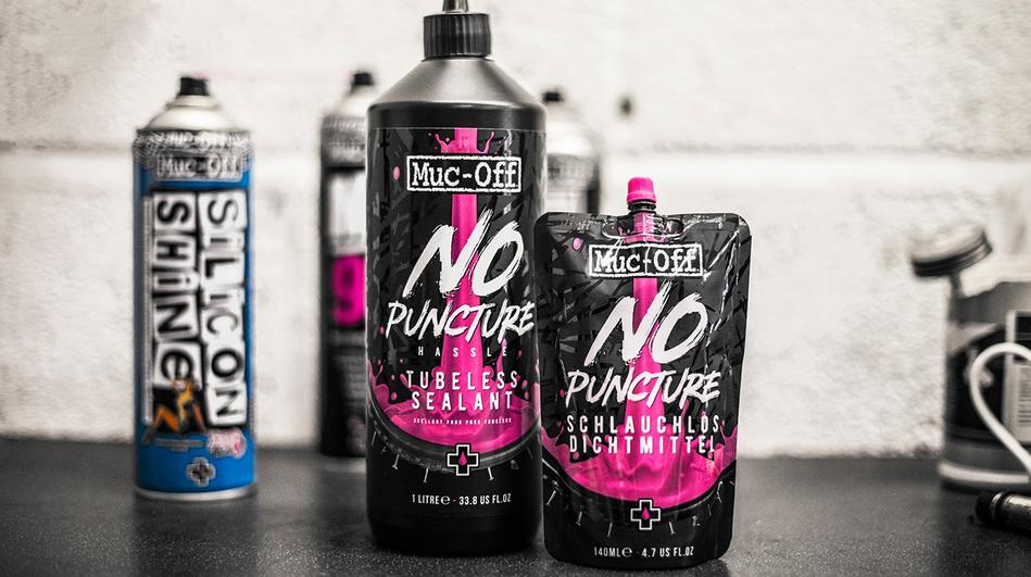 Muc Off No Puncture Hassle Tubeless Sealant - Advanced Bicycle Tyre Sealant  with UV Tracer Dye That Seals Tears and Holes Up to 6mm
